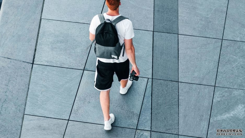 蓝冠招商 你能穿短裤