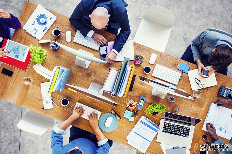 蓝冠股东 由于美国创业