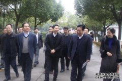 杏鑫注册登录锡林浩特市领导率团赴新疆 考察马